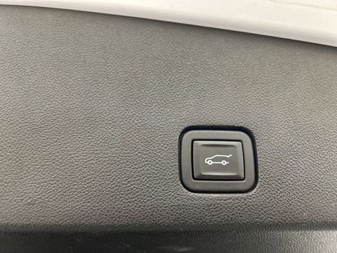 Used 2023 Cadillac XT6 Sport image 36