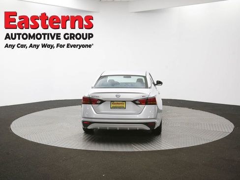 Used 2024 Nissan Altima 2.5 SV image 35