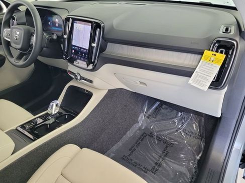 Certified 2026 Volvo XC40 B5 Plus w/ Protection Package Premier image 11