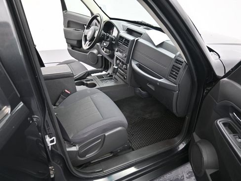 Used 2011 Jeep Liberty Sport image 32