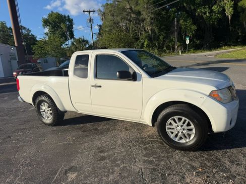 Used 2019 Nissan Frontier SV image 4