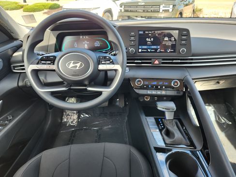 New 2025 Hyundai Elantra Blue image 9