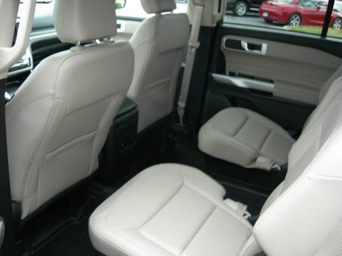 Used 2023 Ford Explorer XLT w/ Equipment Group 202A AWD/4WD image 17