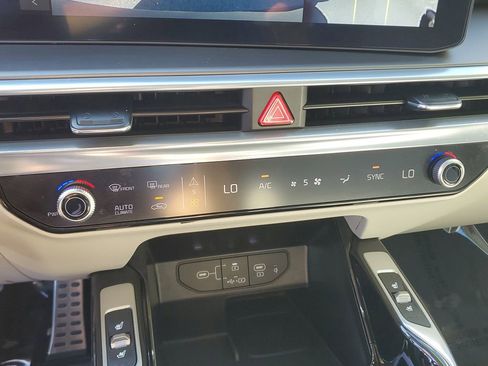 Used 2025 Kia Sorento SX image 28