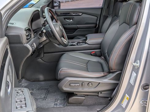 Certified 2025 Honda Pilot TrailSport image 11