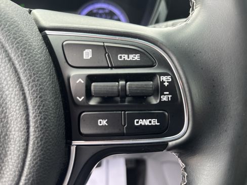 Used 2020 Kia Niro LXS FWD image 20