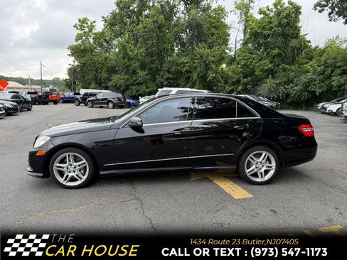 Used 2011 Mercedes-Benz E 550 4MATIC Sedan image 2