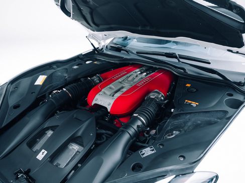 Used 2019 Ferrari 812 Superfast RWD image 37