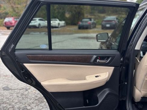 Used 2017 Subaru Outback 2.5i Limited image 17