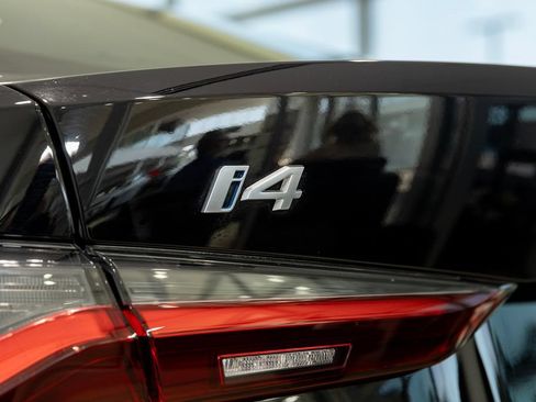 Used 2023 BMW i4 eDrive40 RWD image 14