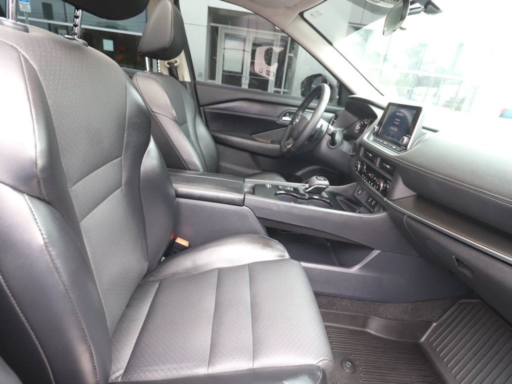 Used 2025 Nissan Rogue SV w/ SV Premium Package FWD image 15