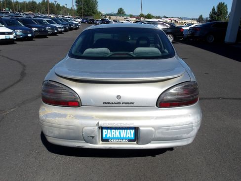 Used 2002 Pontiac Grand Prix SE w/ Widetrack Smart Pkg image 4