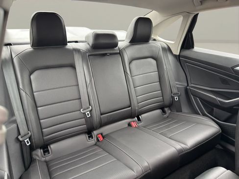 Used 2024 Volkswagen Jetta SE FWD image 19