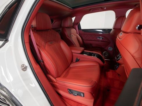 Used 2022 Bentley Bentayga image 63
