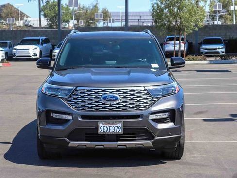 Used 2020 Ford Explorer Platinum w/ Premium Technology Package AWD/4WD image 2