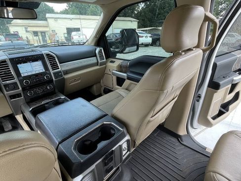 Used 2017 Ford F250 Lariat w/ Lariat Ultimate Package AWD/4WD image 26