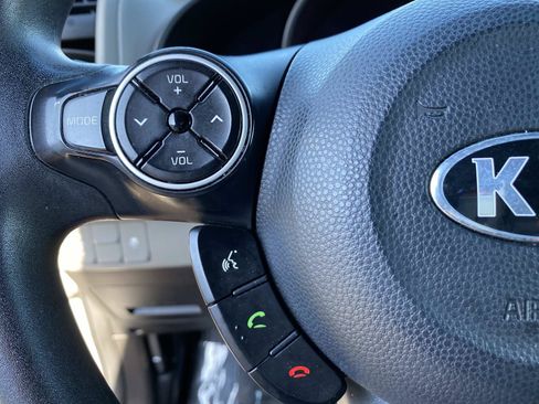 Used 2017 Kia Soul + FWD image 17