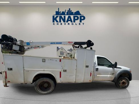 Used 2014 Ford F550 2WD Regular Cab Super Duty image 1