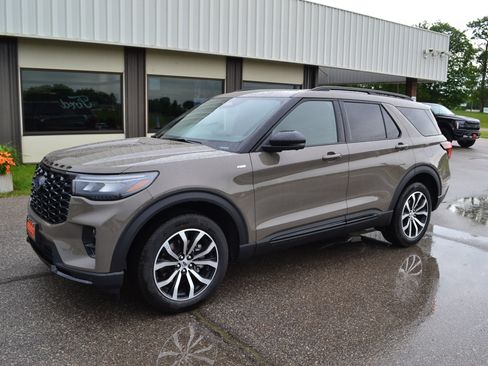 New 2026 Ford Explorer ST-Line AWD/4WD image 1