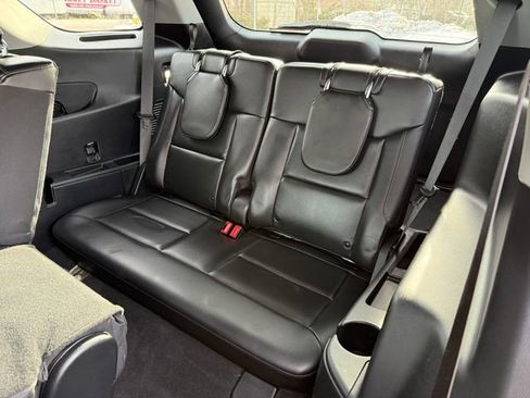 Used 2022 Ford Explorer XLT w/ Equipment Group 202A image 7