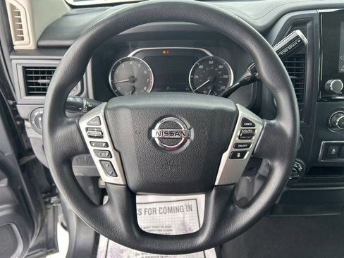 Used 2022 Nissan Titan SV image 30