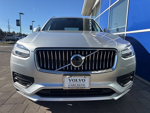 Used 2022 Volvo XC90 T6 Momentum w/ Advanced Package image 6