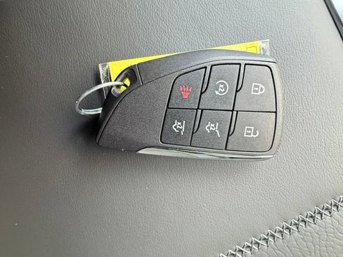 Used 2025 GMC Yukon Denali RWD image 42
