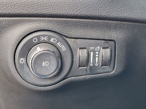 Used 2019 Jeep Compass Limited image 23