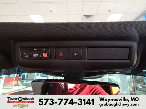 Used 2025 Chevrolet Corvette Stingray Preferred Cpe w/ Z51 Performance Package RWD image 23