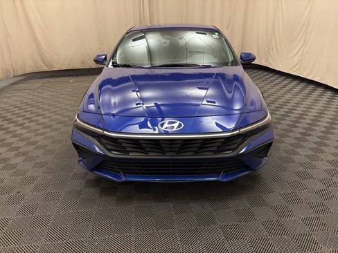 Used 2024 Hyundai Elantra SEL FWD image 2