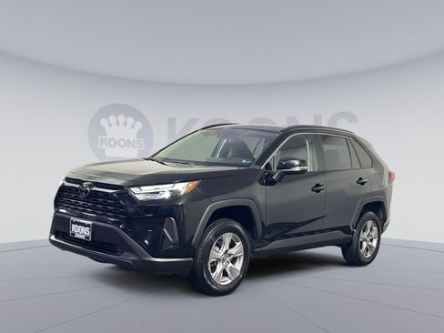Used 2025 Toyota RAV4 XLE AWD/4WD image 1