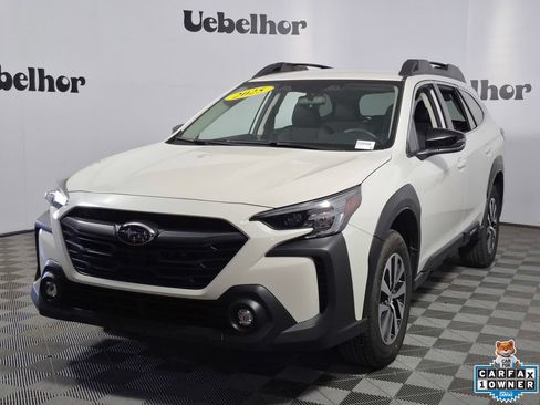 Used 2025 Subaru Outback Premium AWD/4WD image 3