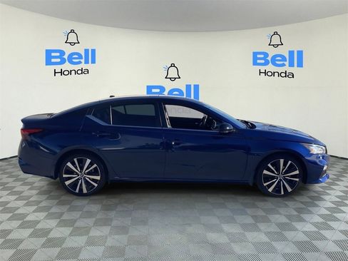 Used 2021 Nissan Altima 2.5 SR w/ SR Premium Package image 5