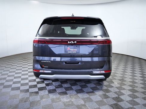 Used 2024 Kia Carnival EX image 7