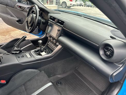 Used 2023 Toyota GR86 Premium w/ ALL Weather Mat Package (TMS) RWD image 17