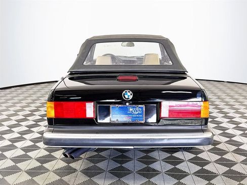 Used 1991 BMW 325i Convertible image 6