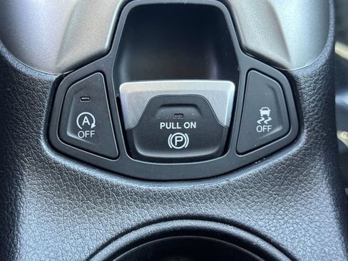 Used 2019 Jeep Compass Latitude FWD image 34