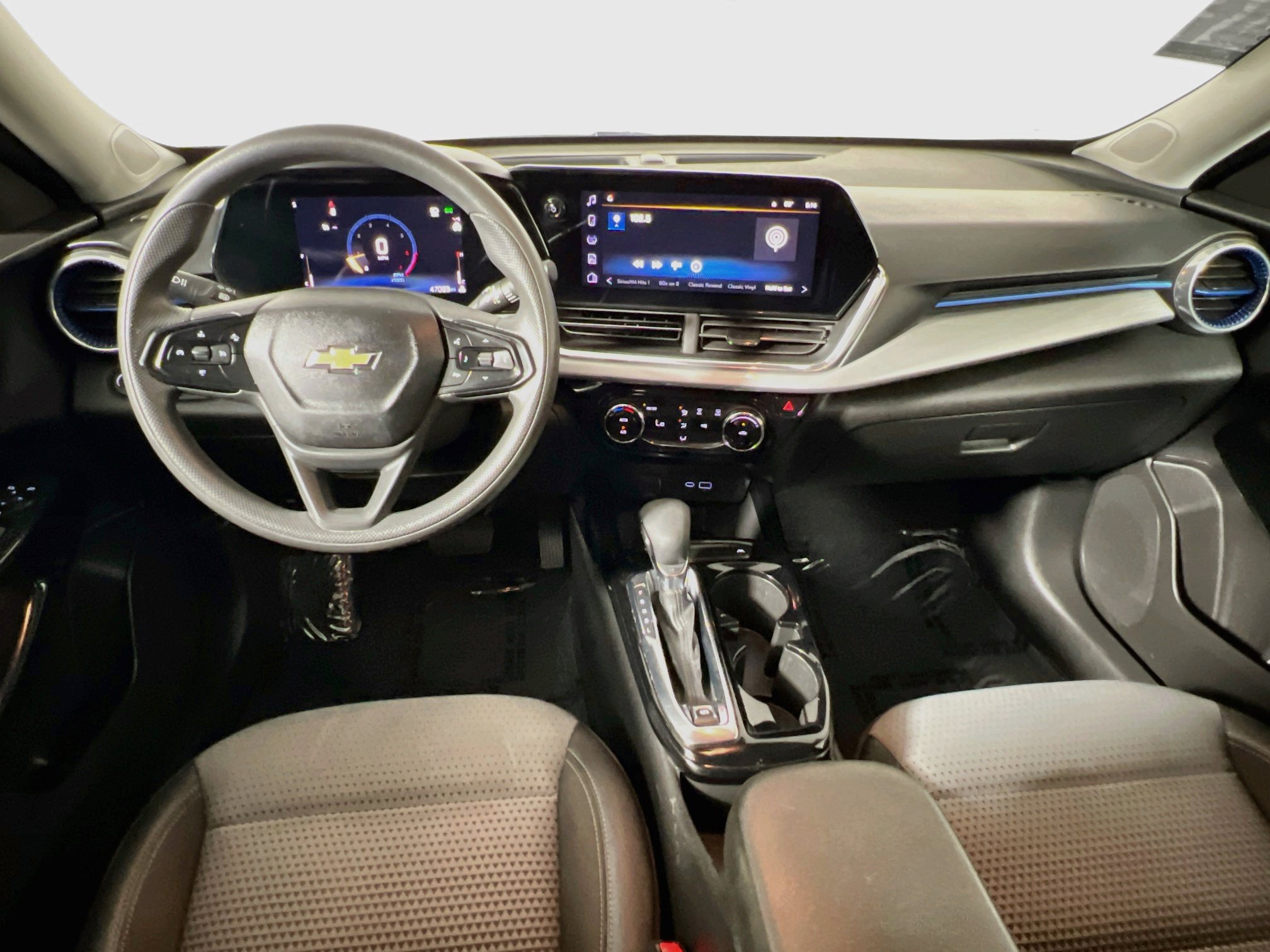 Used 2025 Chevrolet Trax LT FWD image 29