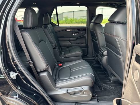 Used 2026 Honda Pilot TrailSport image 11
