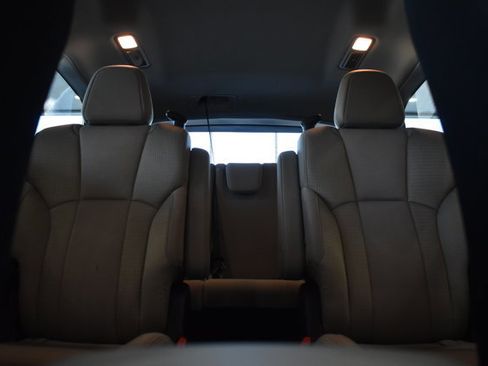 Used 2024 Subaru Ascent Premium w/ Convenience Package image 29