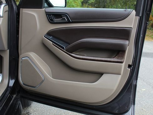 Used 2015 Chevrolet Suburban LT image 19