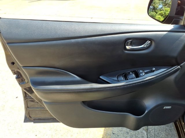 Used 2016 Nissan Leaf SL w/ Premium Package FWD image 14