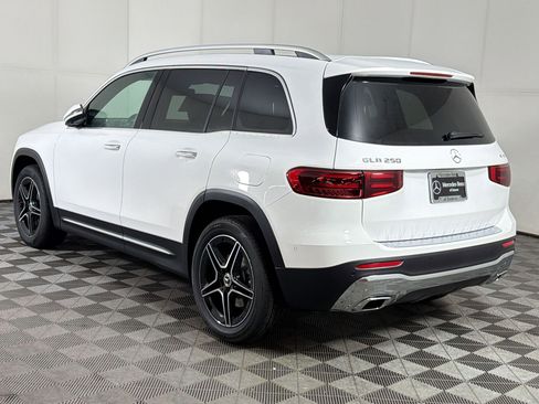 Used 2026 Mercedes-Benz GLB 250 4MATIC image 3