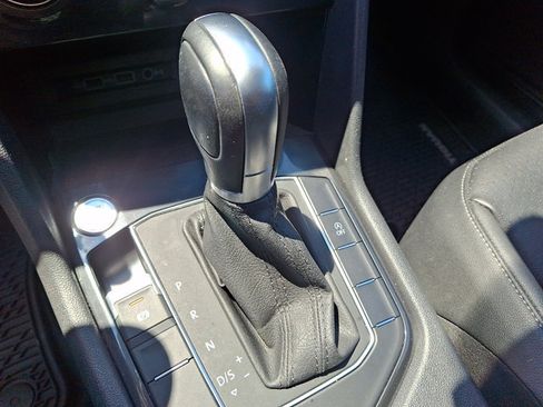Used 2019 Volkswagen Tiguan SE w/ Panoramic Sunroof Package AWD/4WD image 14