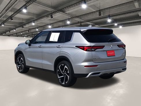 Used 2022 Mitsubishi Outlander SE image 14