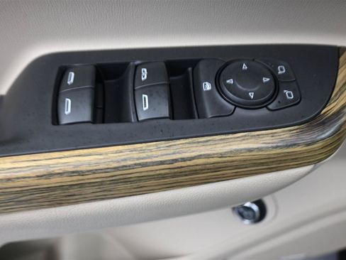 Used 2018 GMC Acadia Denali w/ Technology Package AWD/4WD image 18