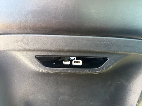 Used 2023 Chrysler Pacifica Touring-L FWD image 36