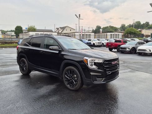 Used 2024 GMC Terrain SLE w/ Driver Convenience Package AWD/4WD image 3