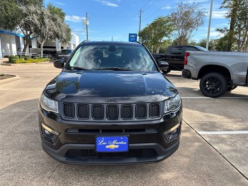Used 2021 Jeep Compass Latitude FWD image 2