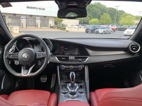 Used 2022 Alfa Romeo Giulia Veloce RWD image 15